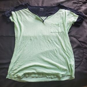 women medium EXPRESS tee sage green with navy accent